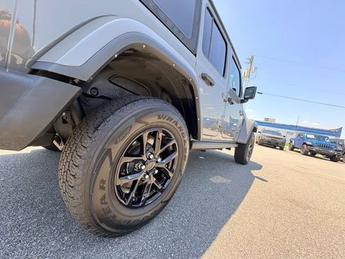 Used 2023 Jeep Wrangler Unlimited Sport AWD/4WD image 9