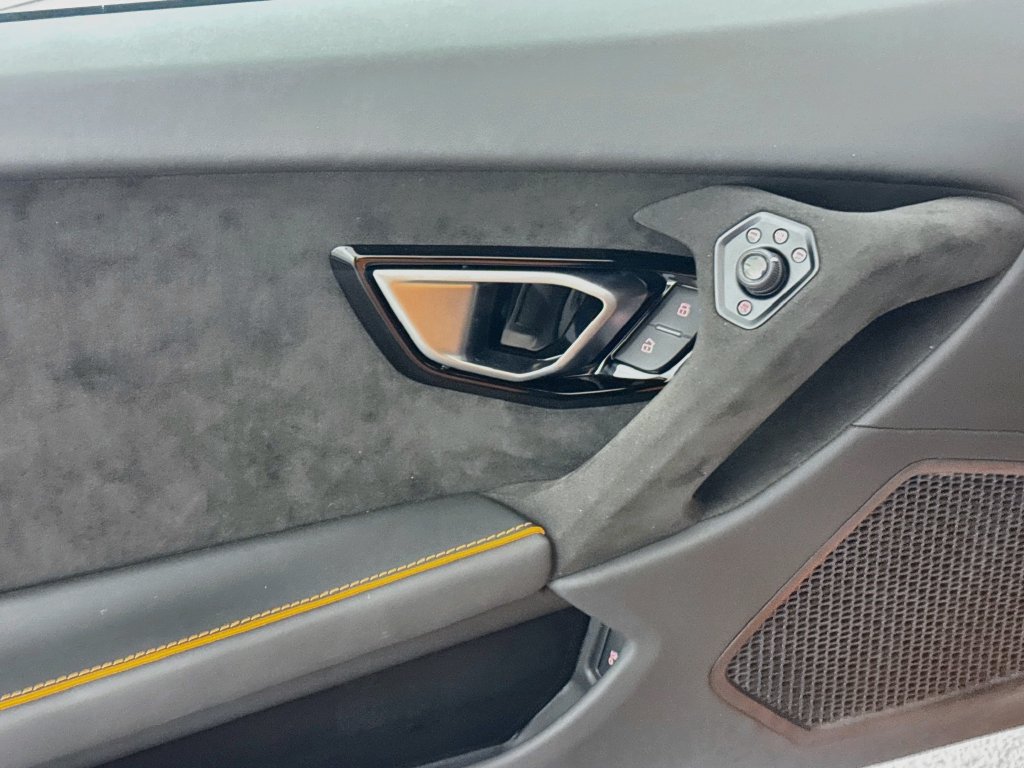 Used 2023 Lamborghini Huracan Tecnica RWD image 18