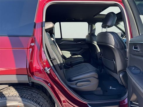 New 2025 Jeep Grand Cherokee L Altitude image 12