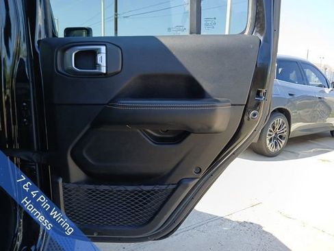 Used 2024 Jeep Wrangler Sahara image 9