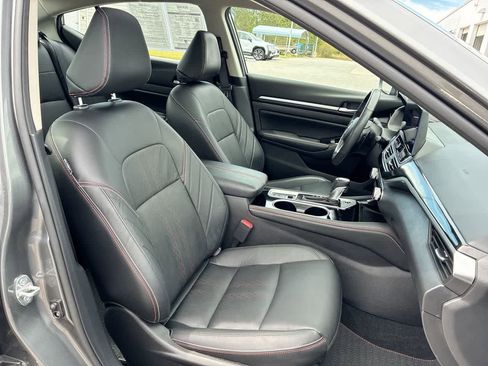 Used 2024 Nissan Altima 2.5 SR w/ SR Premium Package AWD/4WD image 28