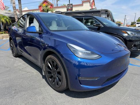 Used 2023 Tesla Model Y Long Range AWD/4WD image 1