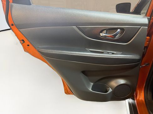 Used 2017 Nissan Rogue S AWD/4WD image 24