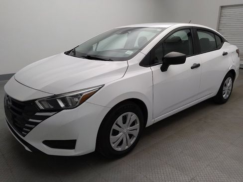 Used 2024 Nissan Versa S FWD image 2