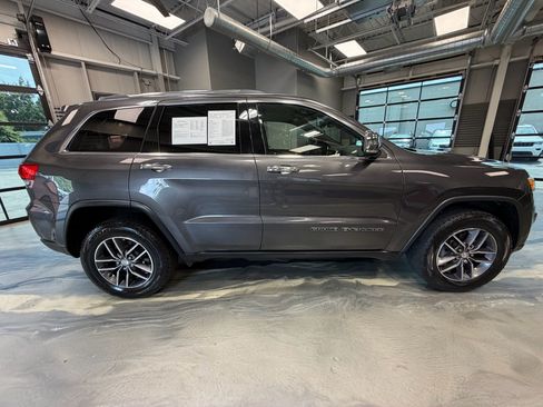 Used 2017 Jeep Grand Cherokee Limited AWD/4WD image 28