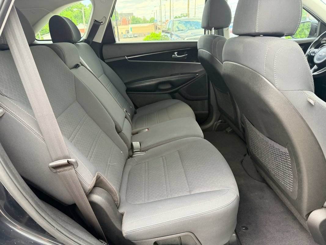 Used 2018 Kia Sorento FWD image 15