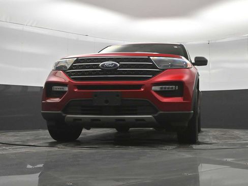 Used 2020 Ford Explorer XLT w/ Equipment Group 202A AWD/4WD image 35