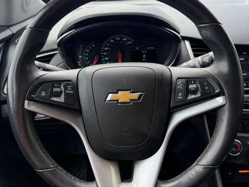 Used 2018 Chevrolet Trax LT w/ LT Convenience Package AWD/4WD image 15