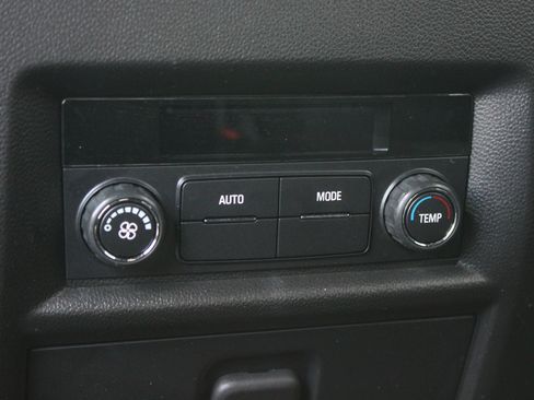 Used 2023 Chevrolet Traverse LT FWD image 22