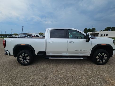 Used 2024 GMC Sierra 2500 Denali w/ Denali Reserve Package AWD/4WD image 3