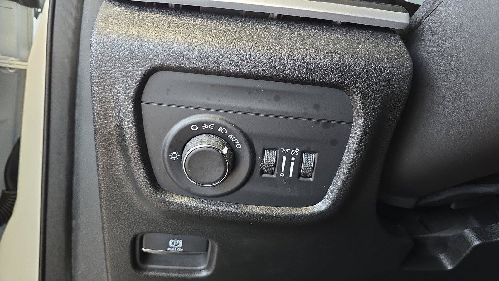 Used 2023 Jeep Grand Cherokee L Laredo AWD/4WD image 25