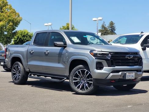 Used 2025 Chevrolet Colorado Z71 AWD/4WD image 2