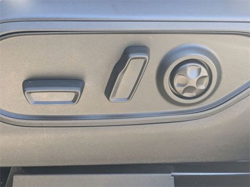 Used 2023 Jeep Grand Cherokee Limited w/ Black Appearance Package image 17