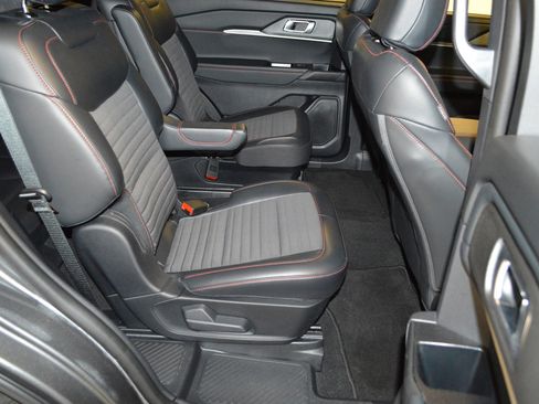 Certified 2025 Ford Explorer ST-Line image 12