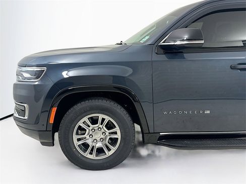 Used 2023 Jeep Wagoneer 2WD image 10
