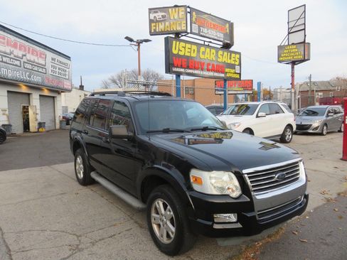 Used 2010 Ford Explorer XLT image 2