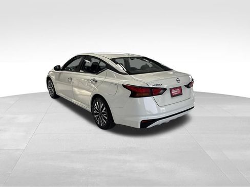Used 2025 Nissan Altima 2.5 SV FWD image 3