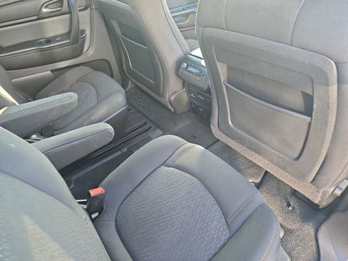 Used 2014 GMC Acadia SLE image 12