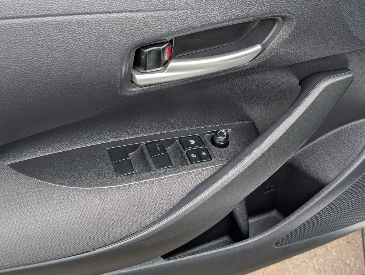 Used 2026 Toyota Corolla SE FWD image 15