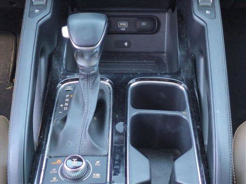 Used 2022 Kia Telluride SX w/ SX Prestige Package image 9