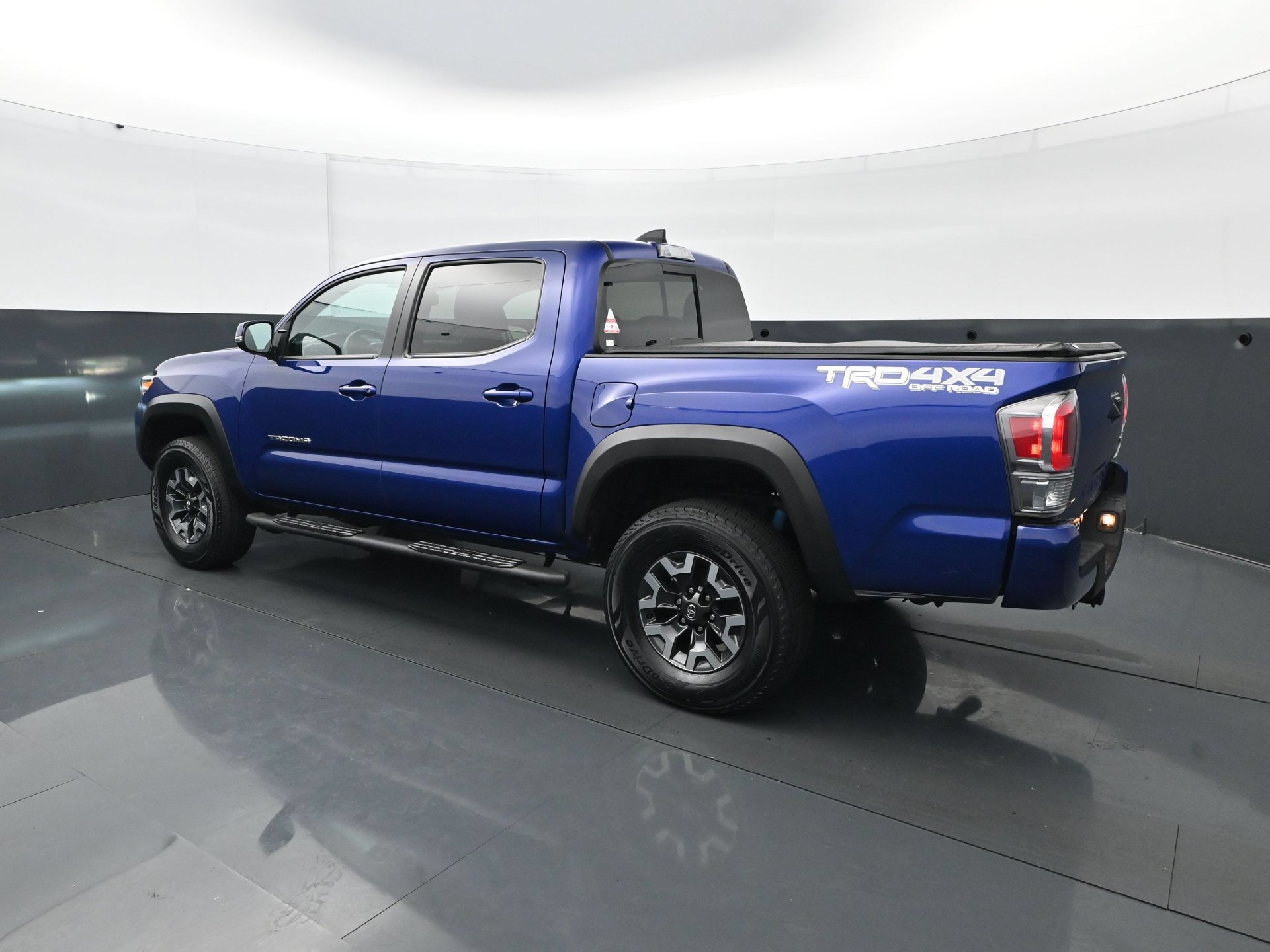 Used 2022 Toyota Tacoma TRD Off-Road w/ TRD Premium Off Road Package AWD/4WD image 4