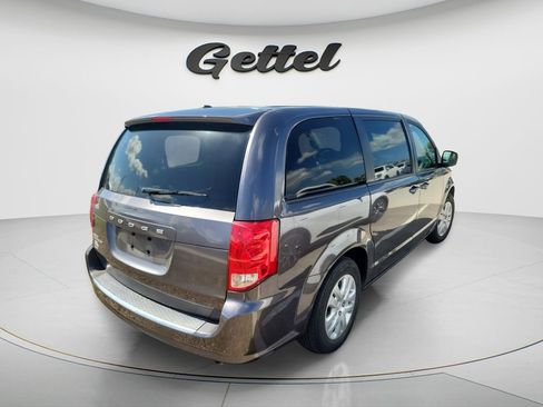 Used 2018 Dodge Grand Caravan SE w/ UConnect Hands-Free Group image 9