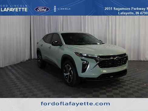 Used 2024 Chevrolet Trax RS w/ Driver Confidence Package image 1