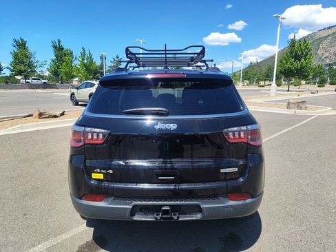 Used 2018 Jeep Compass Latitude w/ Popular Equipment Group AWD/4WD image 4