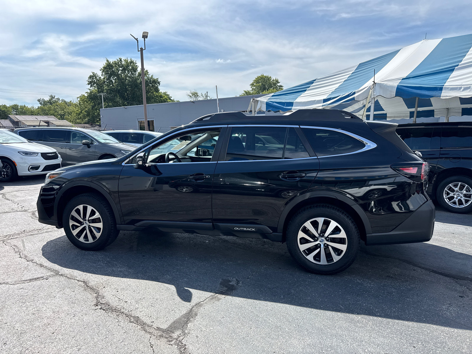 Used 2022 Subaru Outback Premium AWD/4WD image 3