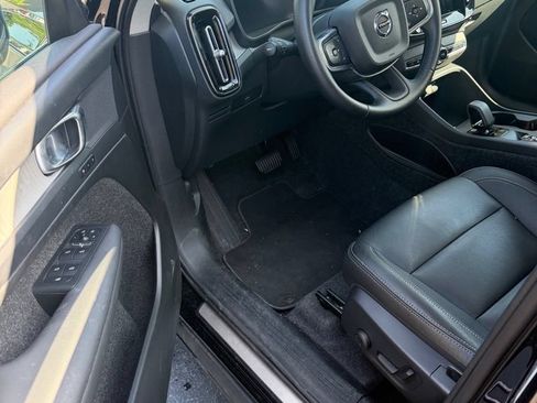 Used 2025 Volvo XC40 B5 Core AWD/4WD image 4