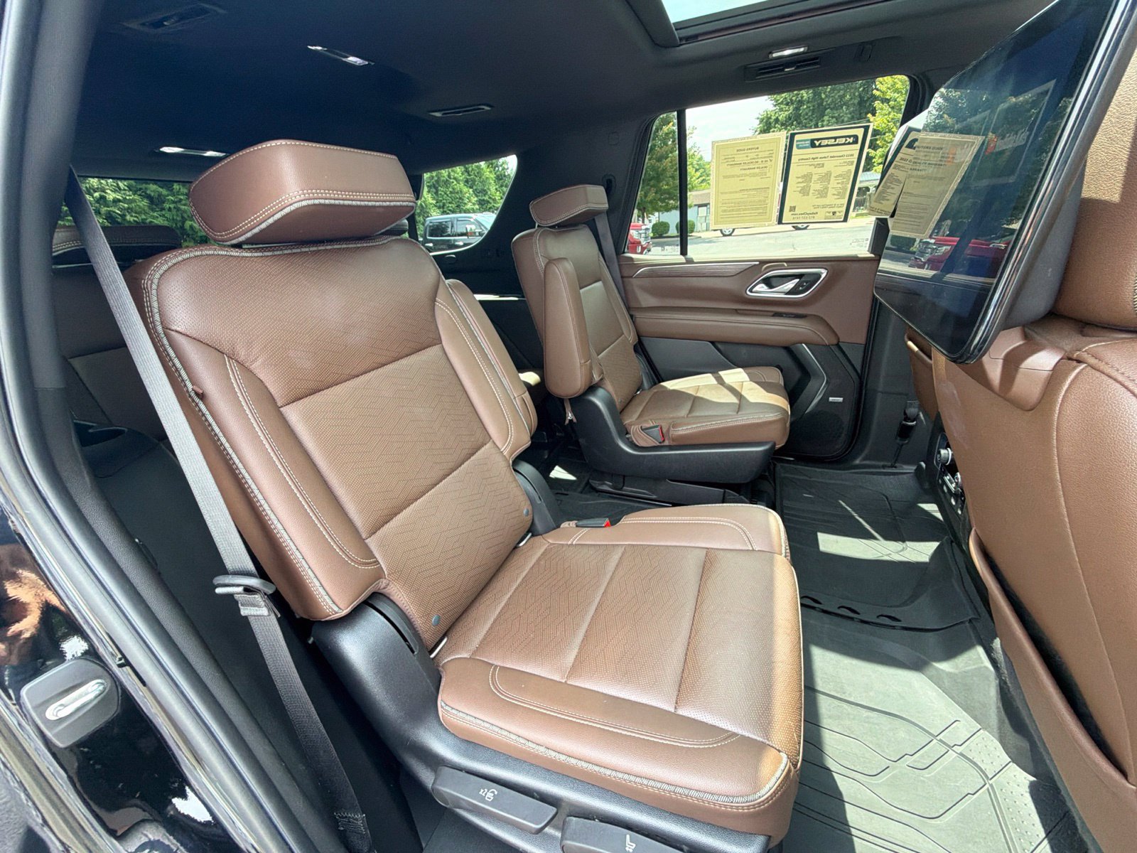 Used 2022 Chevrolet Tahoe High Country w/ Premium Package AWD/4WD image 29