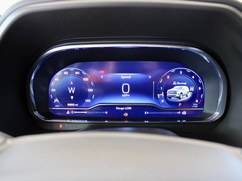 Used 2024 Chevrolet Tahoe Z71 w/ Off-Road Capability Package image 29