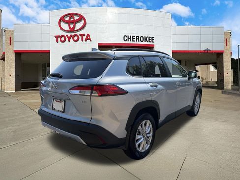 Used 2024 Toyota Corolla Cross LE FWD image 5