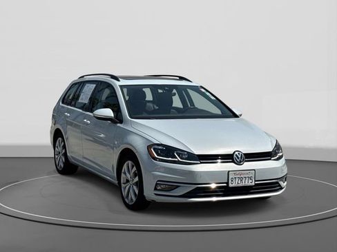 Used 2019 Volkswagen Golf SE FWD image 1