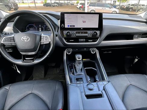 Used 2025 Toyota Grand Highlander AWD Hybrid image 14