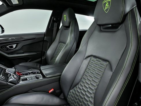 Used 2022 Lamborghini Urus AWD/4WD image 23