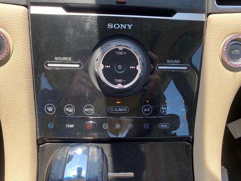 Used 2015 Ford Taurus Limited w/ Equipment Group 301A FWD image 22