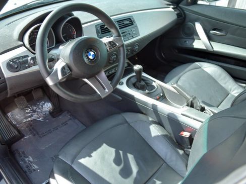 Used 2005 BMW Z4 2.5i image 18
