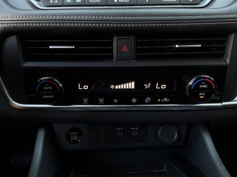 Used 2025 Nissan Rogue SV FWD image 28