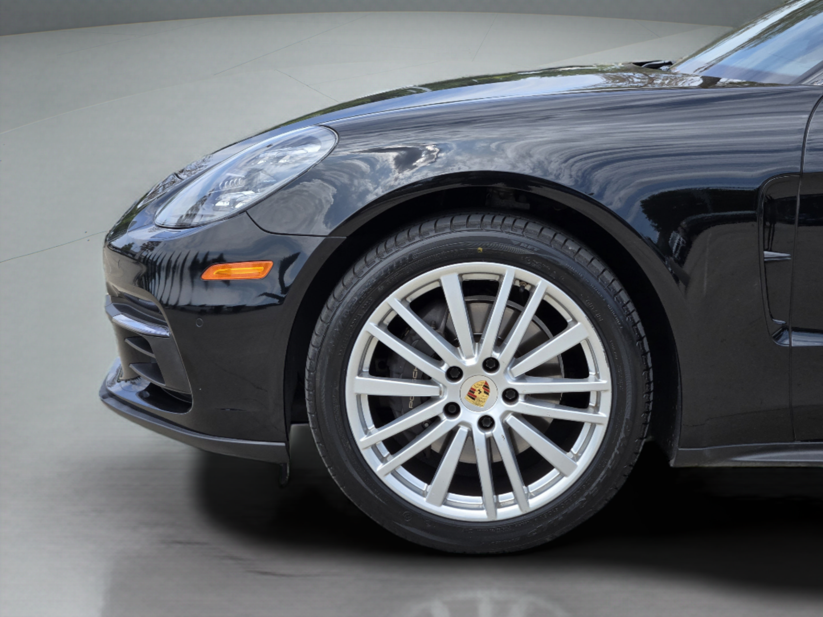 Used 2017 Porsche Panamera image 33