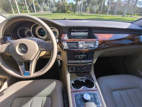 Used 2013 Mercedes-Benz CLS 550 4MATIC image 24