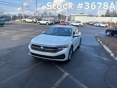 Certified 2023 Volkswagen Jetta SE image 3