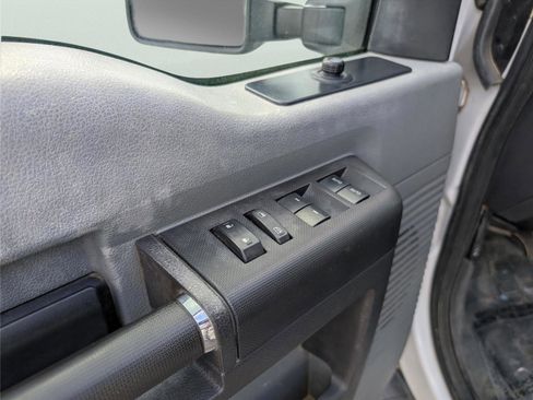 Used 2014 Ford F450 XL w/ Power Equipment Group image 9