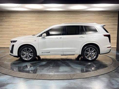 Used 2022 Cadillac XT6 Premium Luxury image 16
