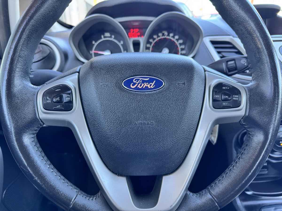 Used 2013 Ford Fiesta SE FWD image 37