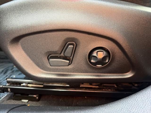 Used 2017 Jeep Compass Latitude w/ Popular Equipment Group FWD image 19