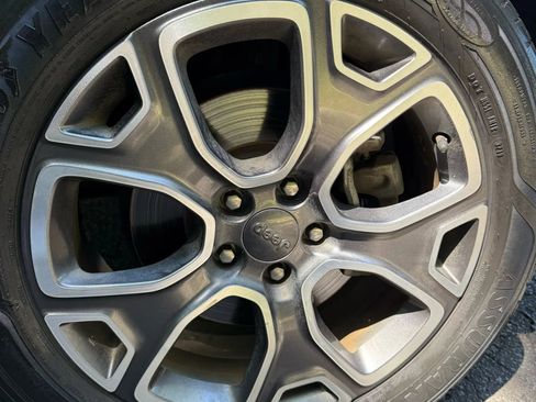 Used 2017 Jeep Renegade Limited AWD/4WD image 27
