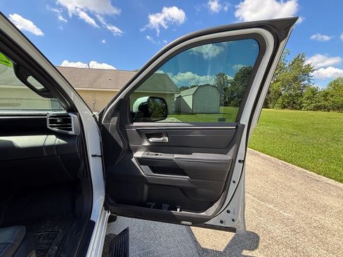 Used 2025 Toyota Tundra Platinum AWD/4WD image 21
