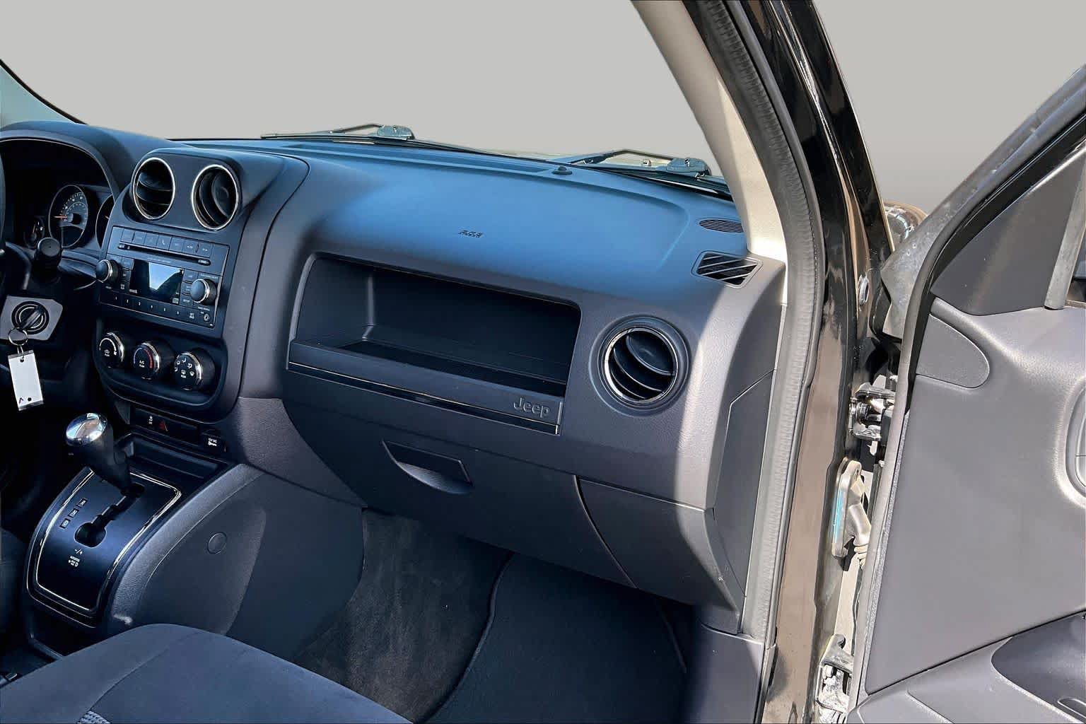 Used 2016 Jeep Patriot Sport w/ Power Value Group AWD/4WD image 17