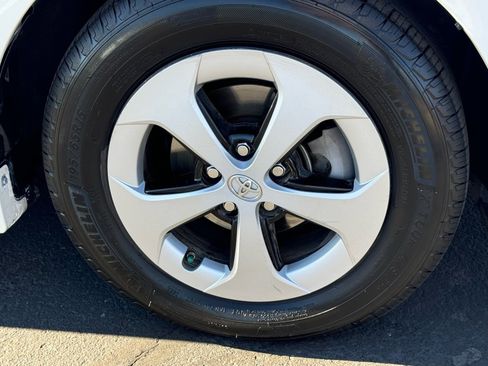 Used 2015 Toyota Prius Four image 11